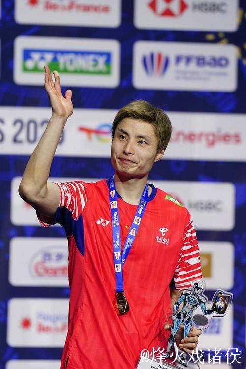 世界羽联年终总决赛 石宇奇0-2小波波夫获男单亚军