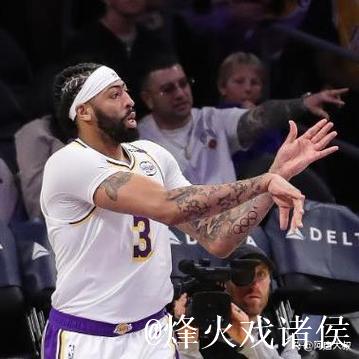 詹姆斯32+7+6力压福克斯31分 湖人险胜国王豪取3连胜 詹姆斯32+7+6力压福克斯31分 湖人险胜国王豪取3连胜